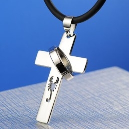 Colar Com Pingente De Cruz De Titânio Do Rei Escorpião