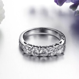 Anel Feminino De Titânio Com Desempenho Confiável E Strass
