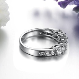 Anel Feminino De Titânio Com Desempenho Confiável E Strass