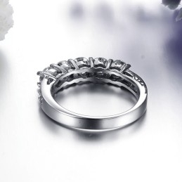 Anel Feminino De Titânio Com Desempenho Confiável E Strass