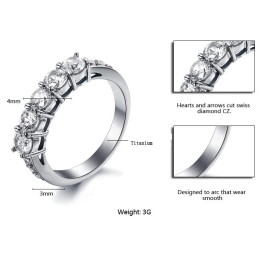 Anel Feminino De Titânio Com Desempenho Confiável E Strass