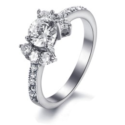 Anel Feminino De Titânio Com Corte De Coração E Flecha E Strass