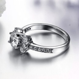 Anel Feminino De Titânio Com Corte De Coração E Flecha E Strass