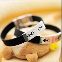Pulseiras De Titânio Com Símbolo Para Homens E Mulheres