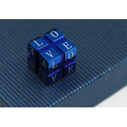 Pingente E Colar De Titânio Da Moda Love Rubik Cube