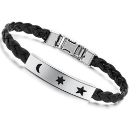 Pulseira De Couro De Titânio Durável Em Uso