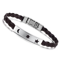 Pulseira De Couro De Titânio Durável Em Uso