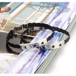 Pulseira De Couro De Titânio Durável Em Uso