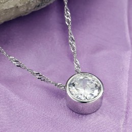 Colar Feminino De Titânio Com Banho De Platina E Strass Para Ter Uma Longa História