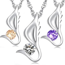 Colar De Titânio Com Revestimento De Platina E Diamante Em Formato De Asa Feminina Da Rainha Da Qualidade