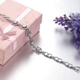 Pulseira Feminina De Titânio Com Revestimento Em Platina E Formato De Trevo Com Qualidade E Quantidade Garantidas