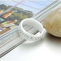 A Rainha Do Anel De Cerâmica De Tungstênio De Qualidade Com Strass