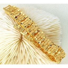 Pulseira Feminina Banhada A Ouro 18K De Renome Mundial