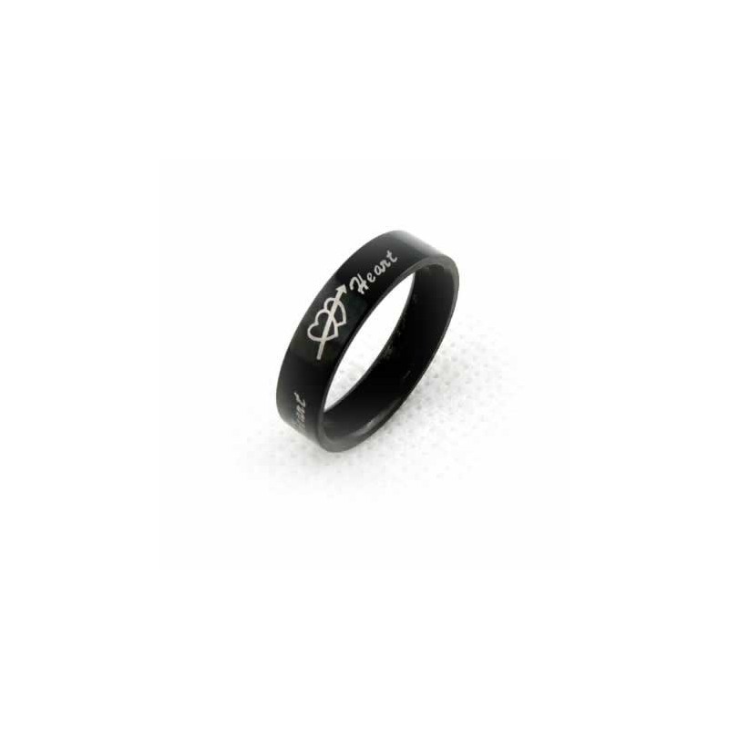 Anel Masculino De Titânio Preto De 6 Mm Com Uma Flecha Perfurando Dois Corações