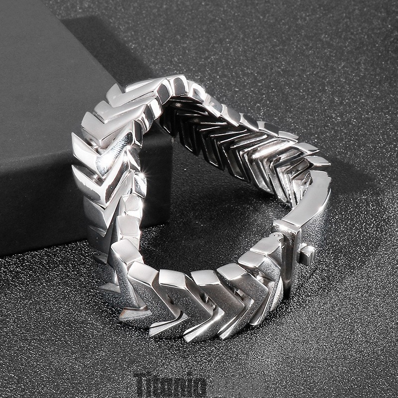 Pulseira De Titânio Estilo Chique E Estiloso Com Osso De Cobra Para Presente Pulseira De Titânio Estilo Chique E Estiloso Com Osso De Cobra Para Presente