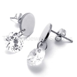 Com Brincos De Diamante E Titânio