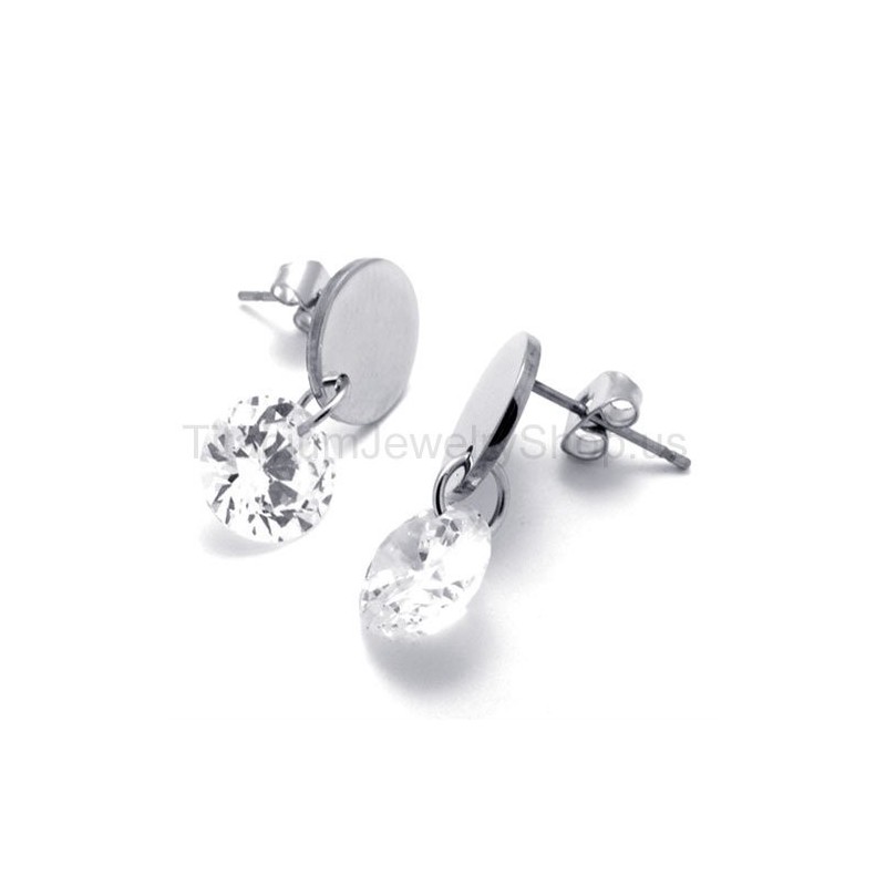 Com Brincos De Diamante E Titânio Com Brincos De Diamante E Titânio