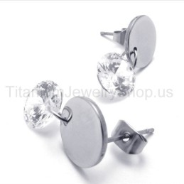 Com Brincos De Diamante E Titânio