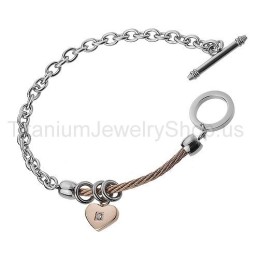 Pulseira De Titânio Com Cabo Em Formato De Coração