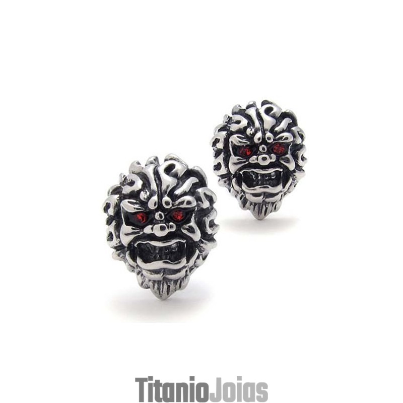 Brincos De Titânio Com Leão E Diamante Vermelho Brincos De Titânio Com Leão E Diamante Vermelho